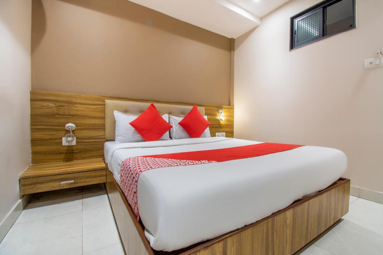 Oyo 69377 Hotel Ruby Мумбаи Экстерьер фото
