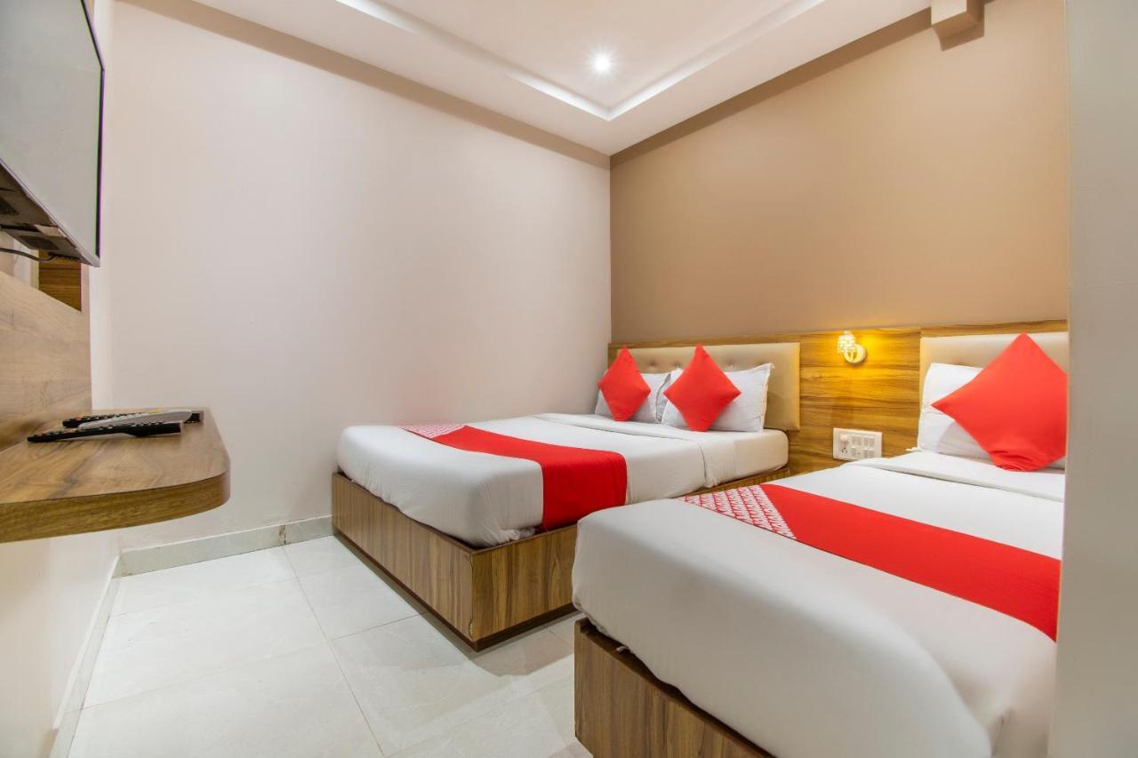 Oyo 69377 Hotel Ruby Мумбаи Экстерьер фото